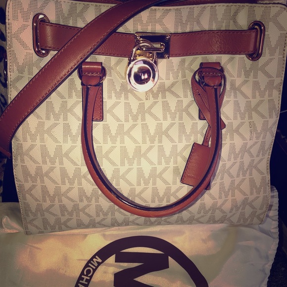 Micheal Kors bag. - Picture 1 of 8